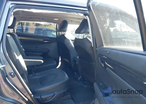 2021 Toyota Highlander Platinum z USA, uszkodzony, nr VIN 5TDFZRBH5MS138398